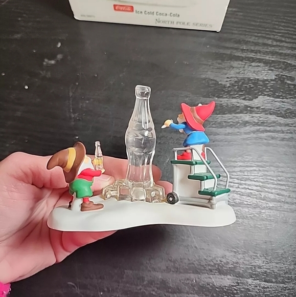 VTG Department 56 North Pole Series Ice Cold Coca Cola #56.56863 2004 Yellowing - Picture 4 of 6